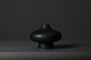 Florero Aria Bajo Negro