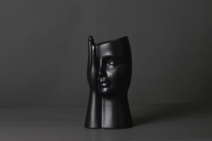 Florero Face Covered negro